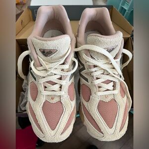 New Balance Women's 9060s